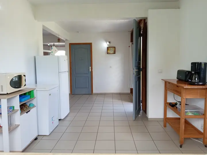 Cuisine et entrée de Villa Le Gommier au Moule